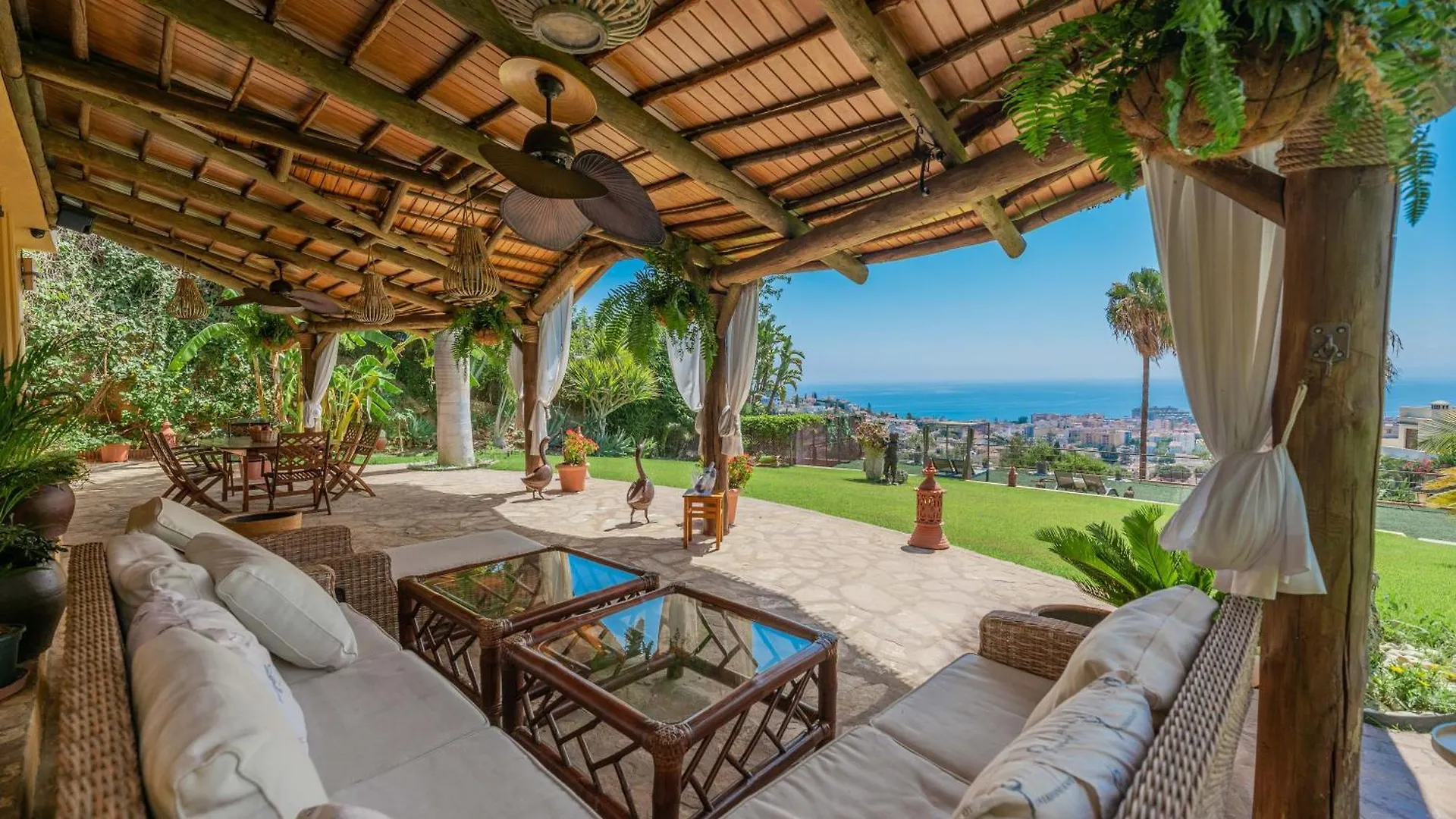 Villa Indonesian Palace Luxurious Boutique Malaga